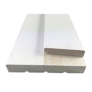 Puinen pohjustettu ovikehys