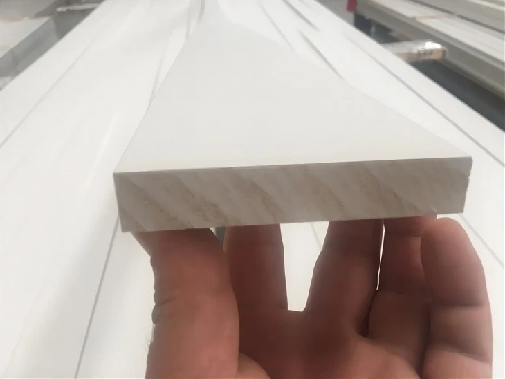 Pohjustettu FJ Pine S4S Square Trim Board